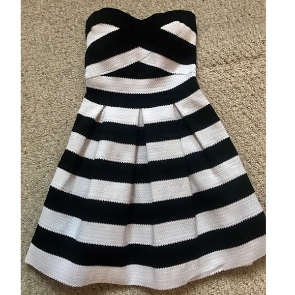 🖤 Black and White Pleated Cocktail Dress - Picture 4 of 6